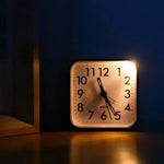 Batteriebetriebener Wecker mit Quarzlicht - Vignette | TopWecker