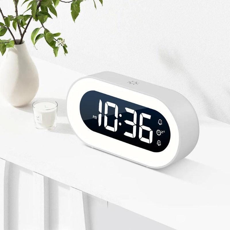 Réveil numérique design avec éclairage led Le Bon Réveil